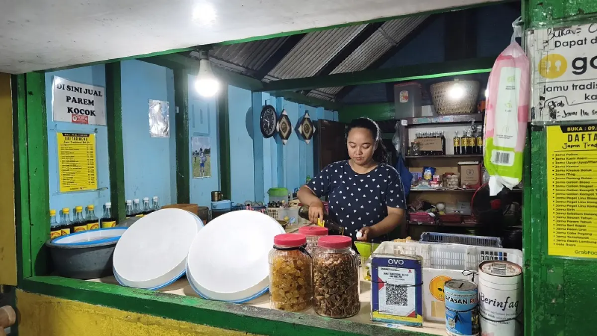 Jamu Seduh Tradisional yang Menghangatkan Hati di Jl. Menur